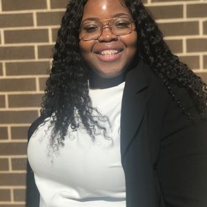 Meet your Posher, Olivia